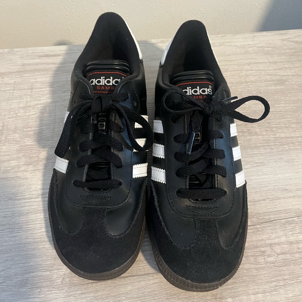 adidas Samba Classic Indoor Soccer Shoes - Kids' Size 6 (Women's 7.5)